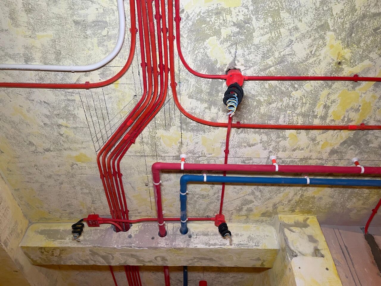 南京比較靠譜的裝修公司？南京紅牛裝飾裝修寶典：新房裝修好多久可以入??？關(guān)鍵在于……01